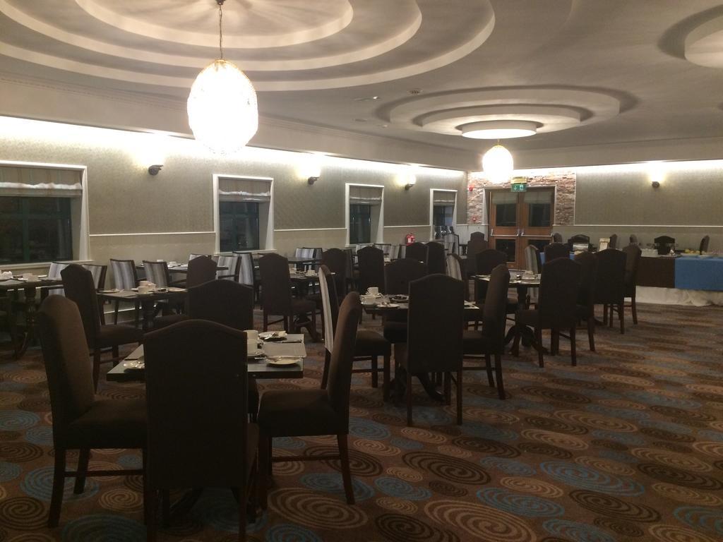 Mourne Country Hotel Нюри Екстериор снимка