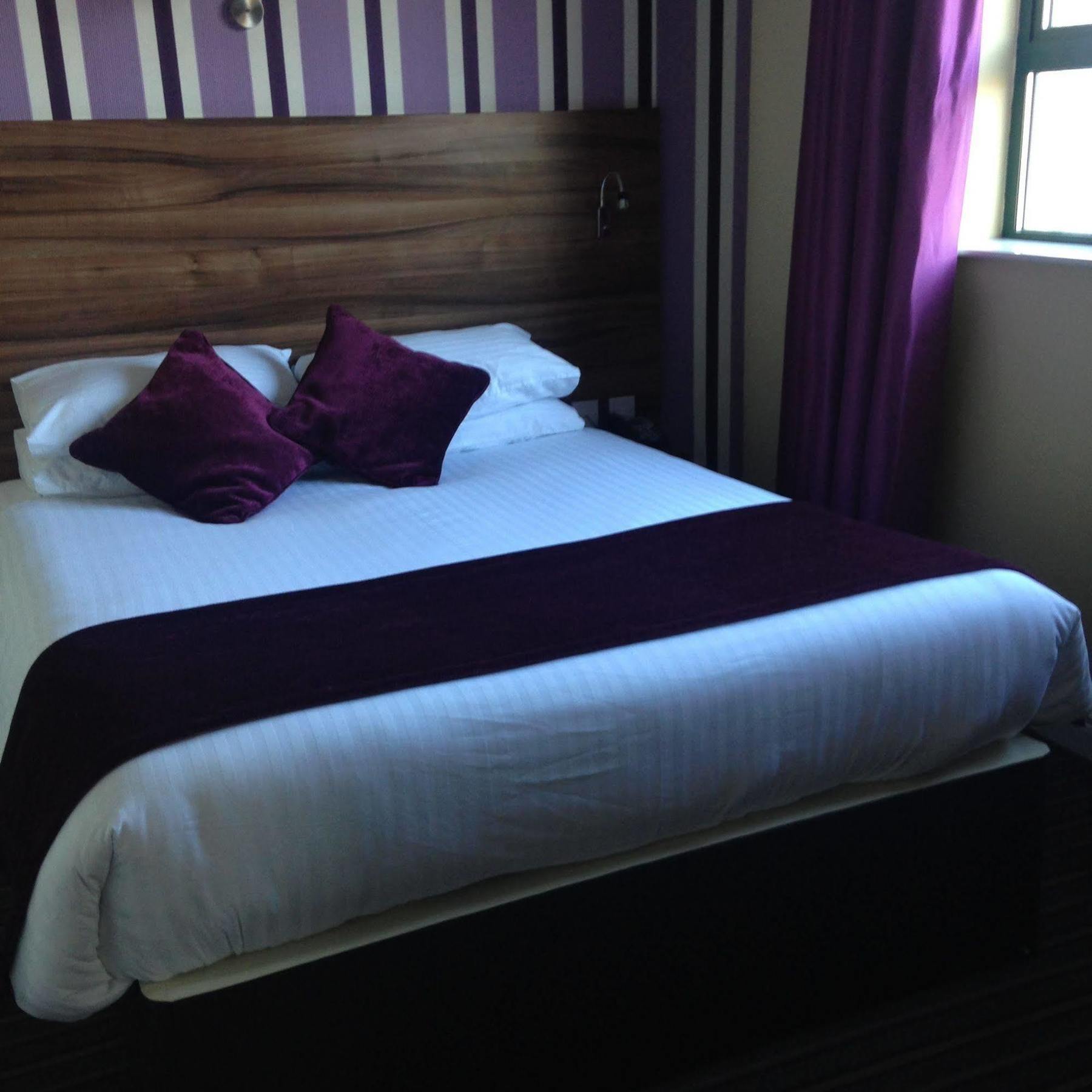 Mourne Country Hotel Нюри Екстериор снимка