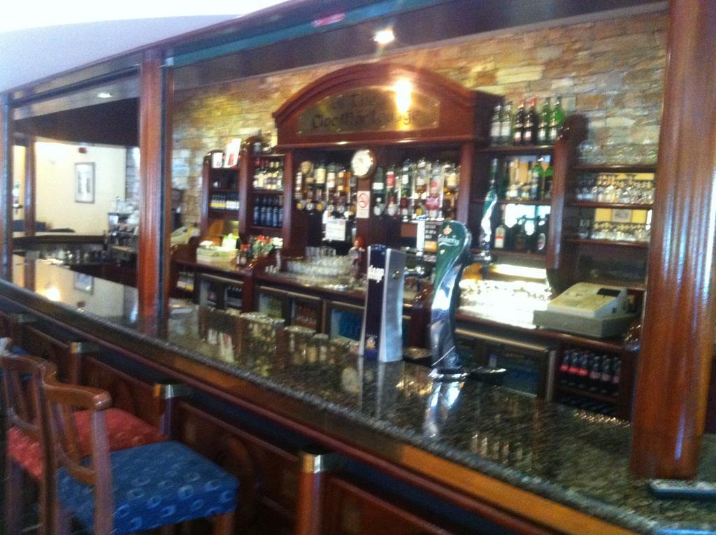 Mourne Country Hotel Нюри Екстериор снимка
